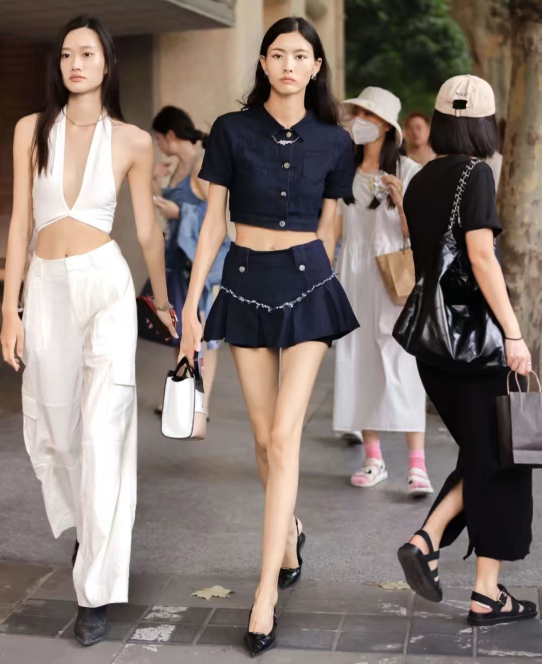 被成都街拍的穿着惊艳到了,被成都街拍惊艳了满大街