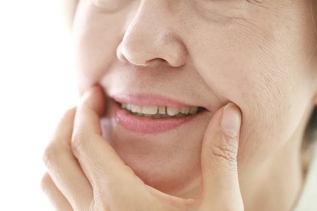 俗语说得好！“眉过眼端金碗，纹锁口无福禄”，这究竟是啥意思？