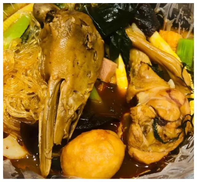 曹氏鸭脖工业辣椒精原视频,曹氏鸭脖工业辣椒精违法吗