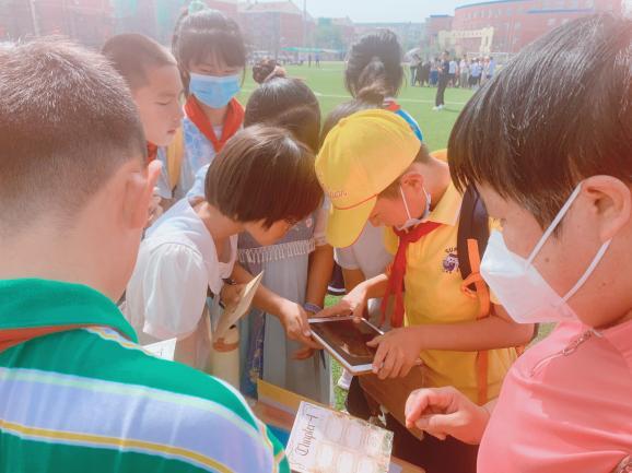 首师大育新华电附中小学部科技节隆重举行