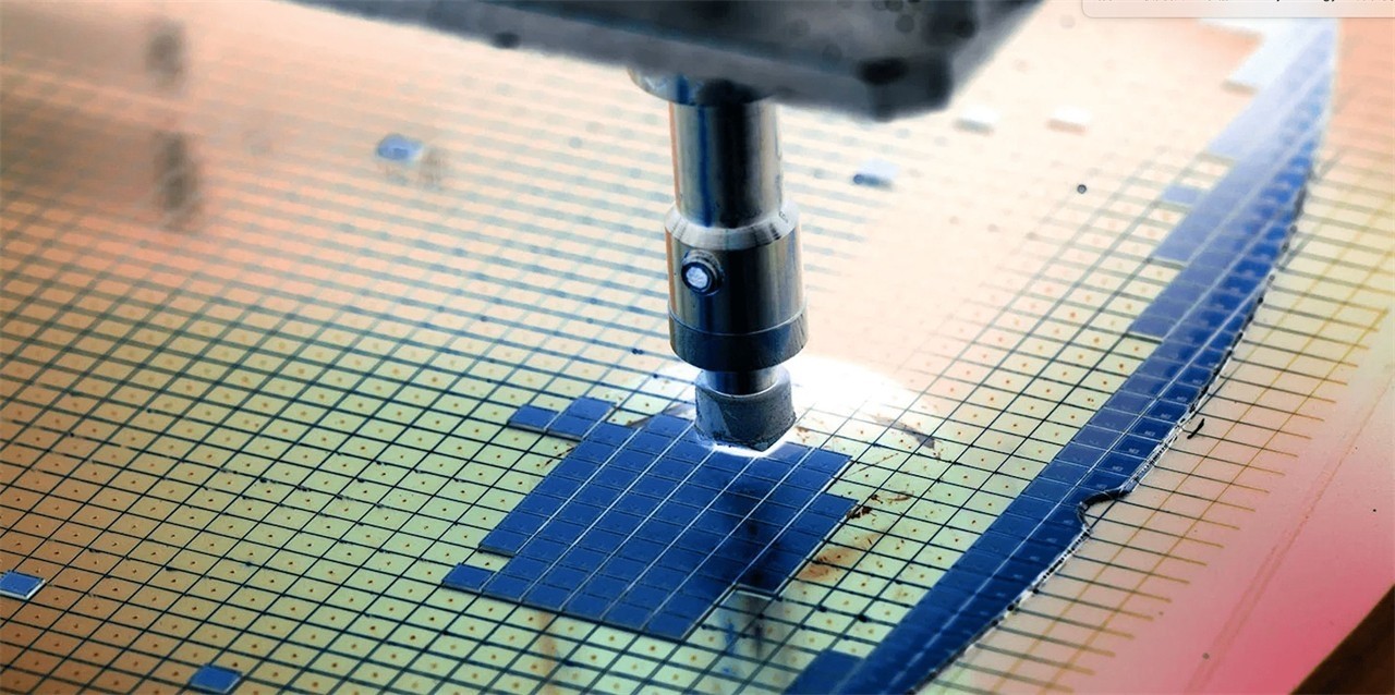 拿钱就能砸出芯片?中国男足笑而不语