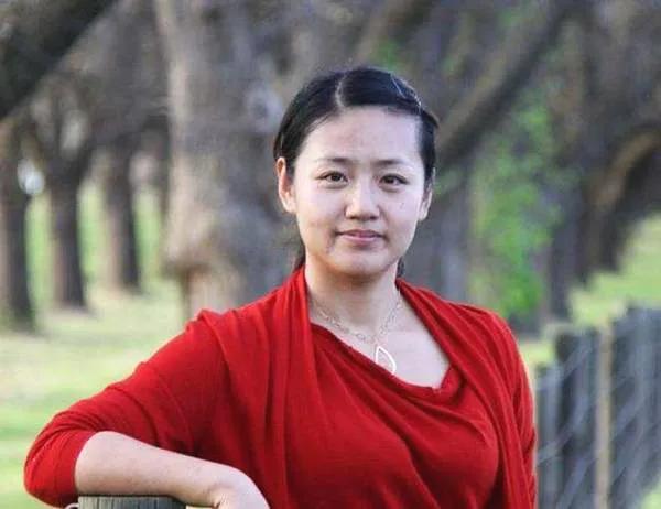 相声演员于谦和老婆的图片,相声大师于谦和郭德纲