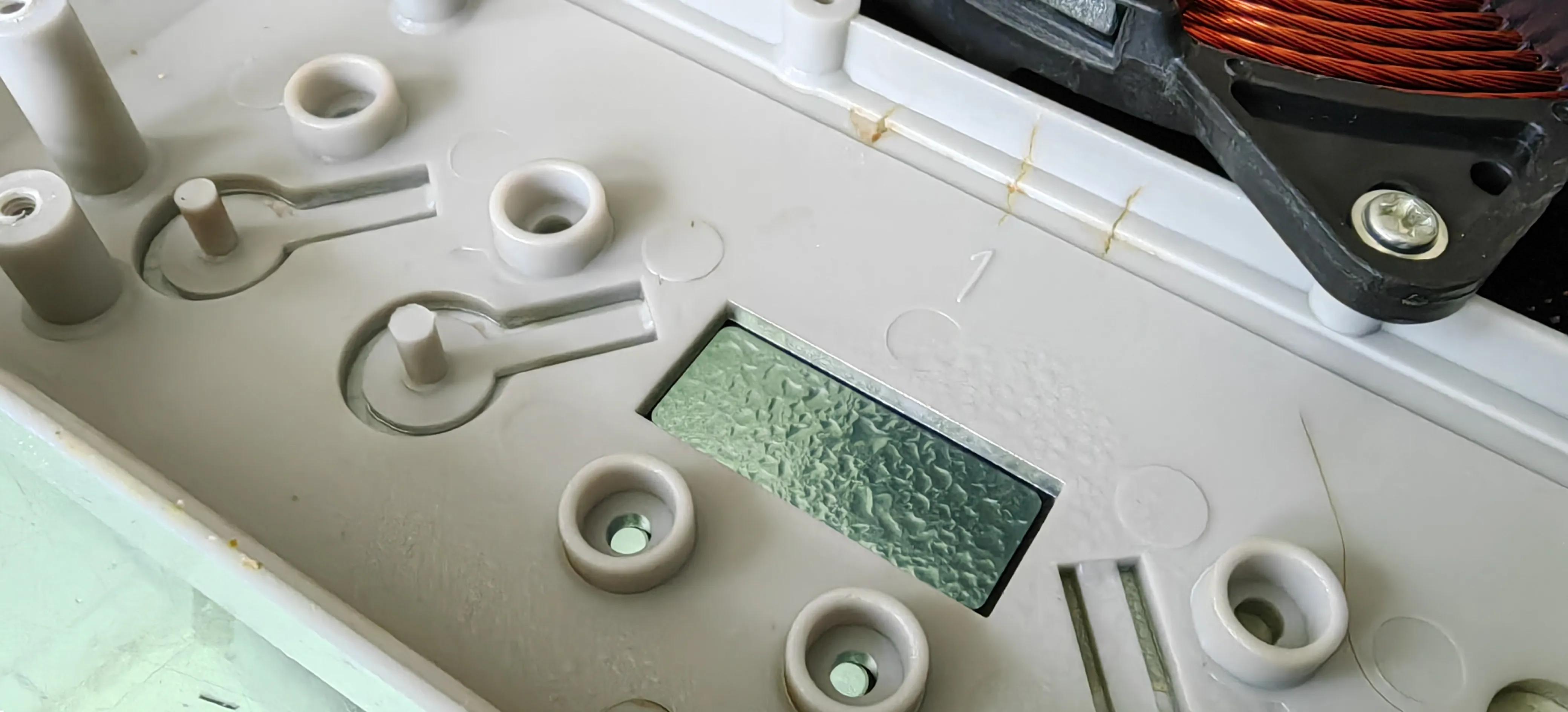 电磁炉出现溢流故障维修视频,电磁炉漏水了怎么修补