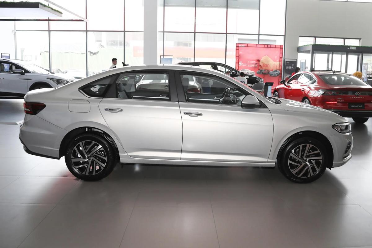 2023款朗逸和2022款朗逸哪个好,上汽大众朗逸2023款实拍