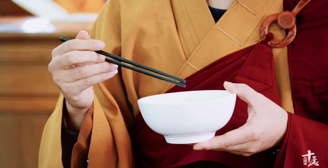 去寺院过门槛有什么讲究,去寺庙吃斋有什么讲究