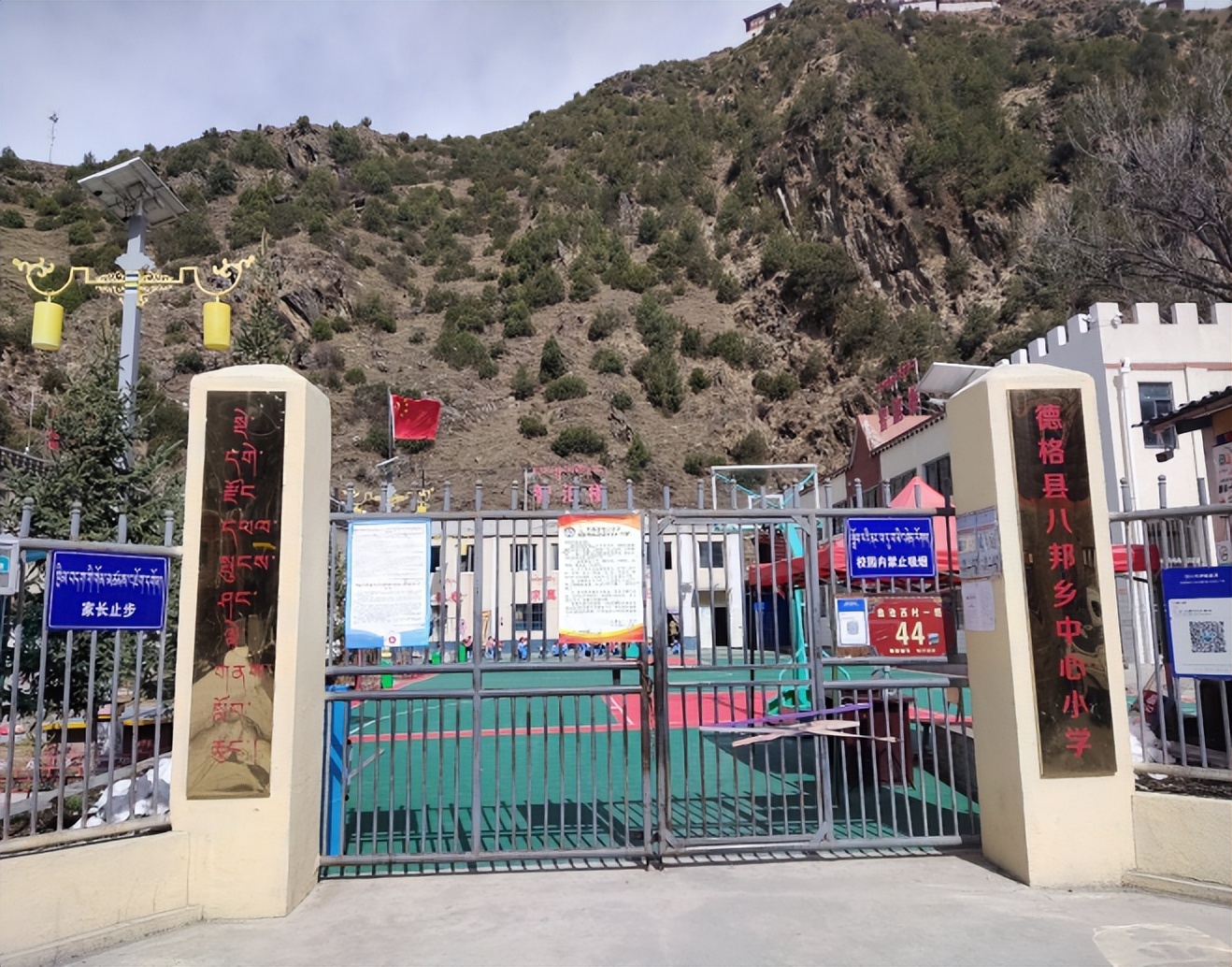 传音携手爱德基金会走进甘孜藏区学校，开展“圆梦体育包”项目