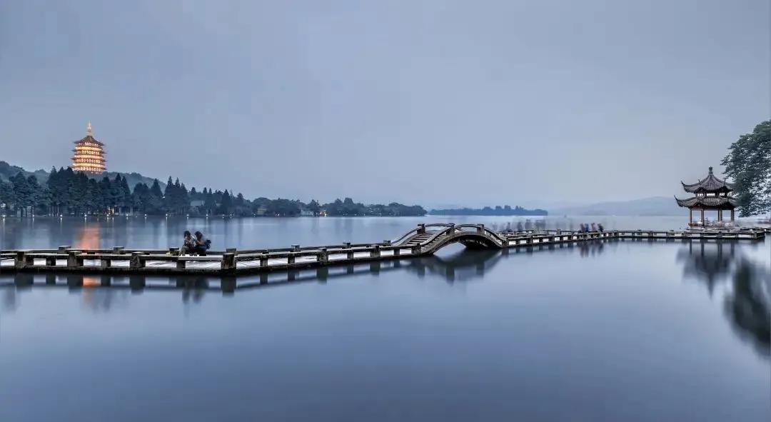 杭州建议去哪读大学,适合上大学的城市杭州