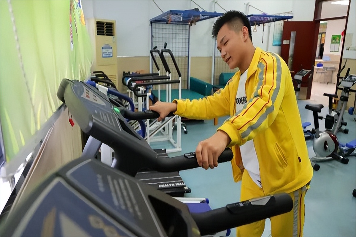 脑瘫女孩11年敲出200万字小说,脑瘫患者用脚敲出20万字文学作品