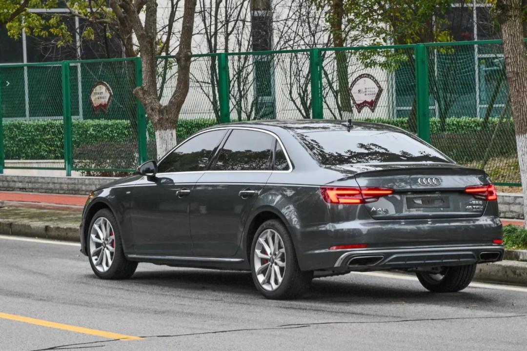 奥迪a4l 3.2 fsi quattro 旗舰型 (2019奥迪a4l quattro二手价格)