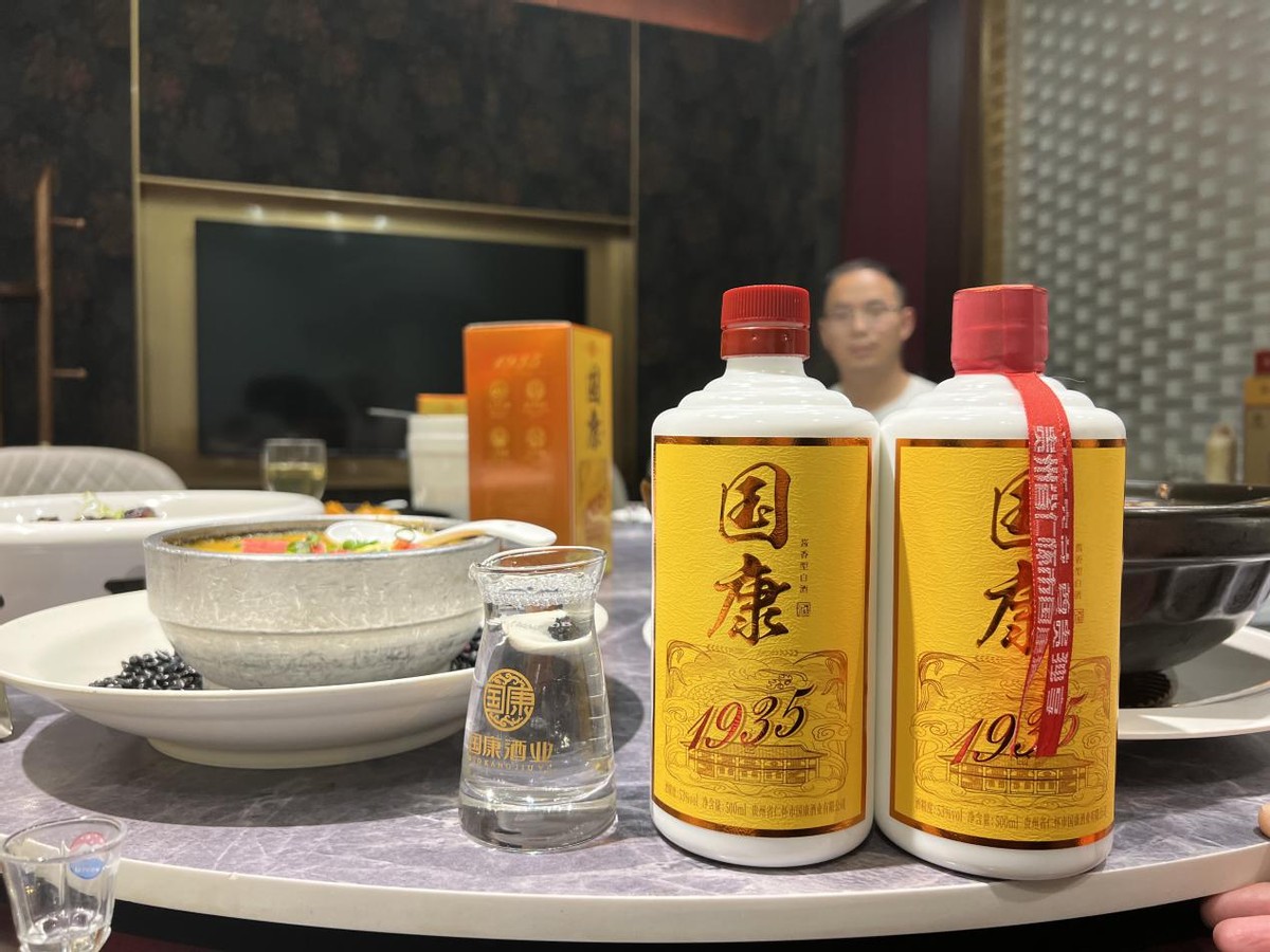 卖酒赚钱快吗,小超市卖的酒一箱可以赚多少钱