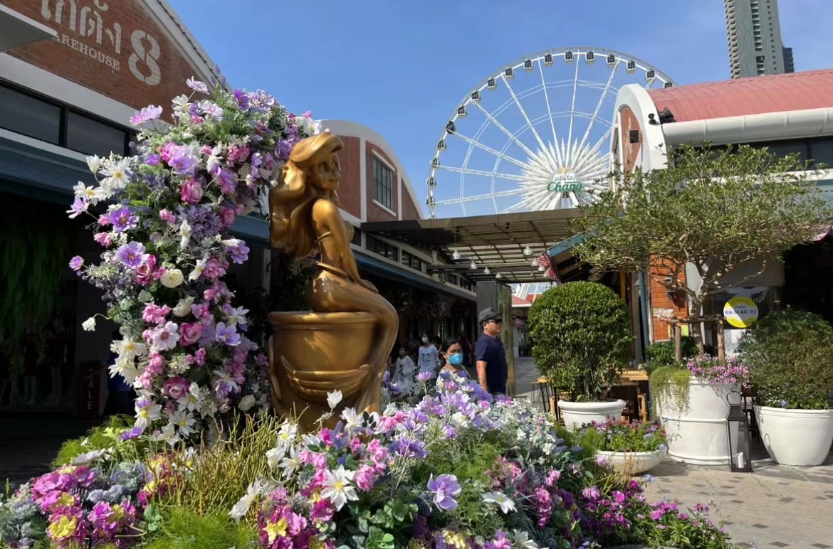 泰国曼谷水上集市视频,在泰国的迪士尼乐园里面有什么