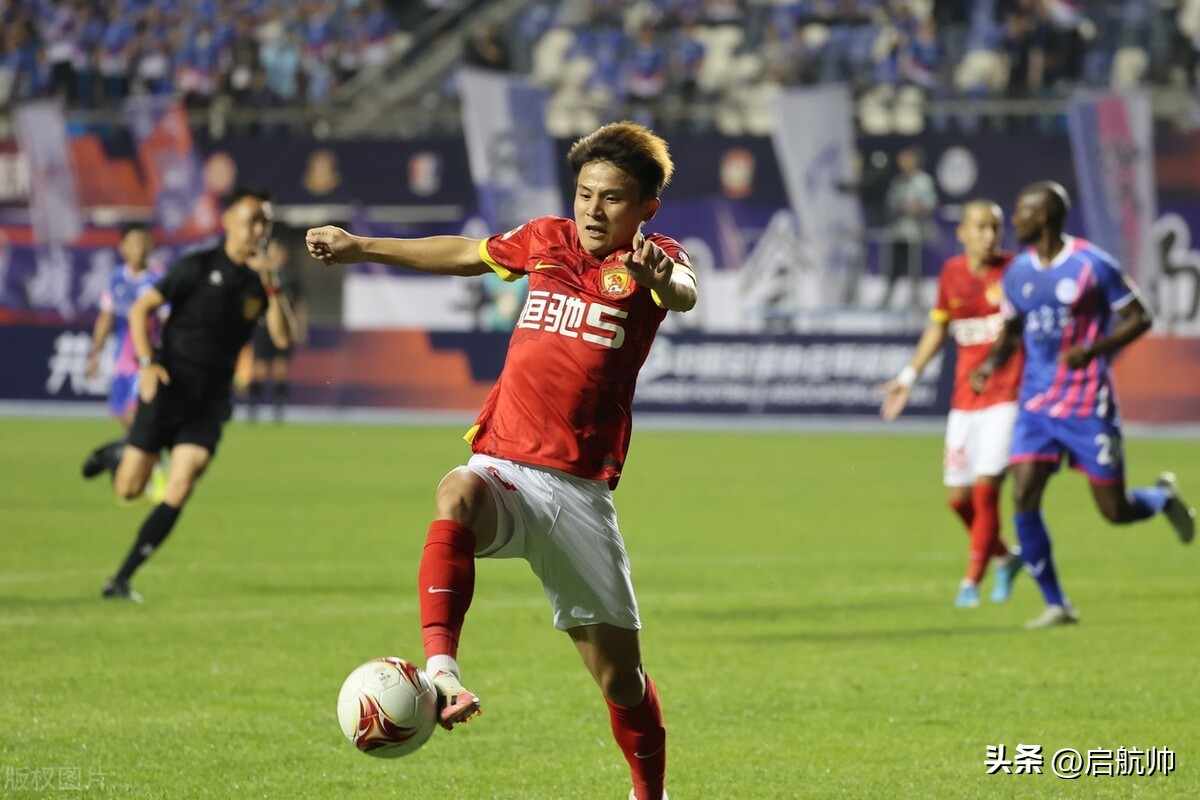 李玮锋霸气防守,足球报谈广州队面对造谣者怎么办
