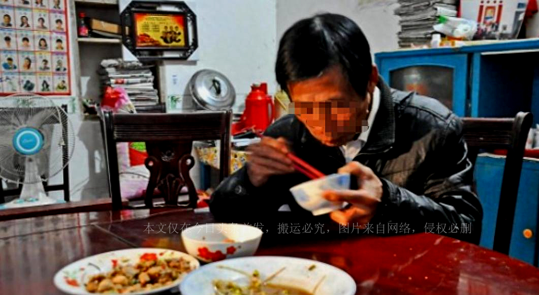 #男子第一次被*技师女**“按摩”,兴奋过度后竟失去了生命!