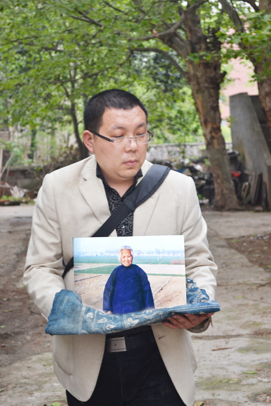 苦等丈夫64年，她穿红嫁衣下葬；死后15年，孙子揭开爷爷失踪真相