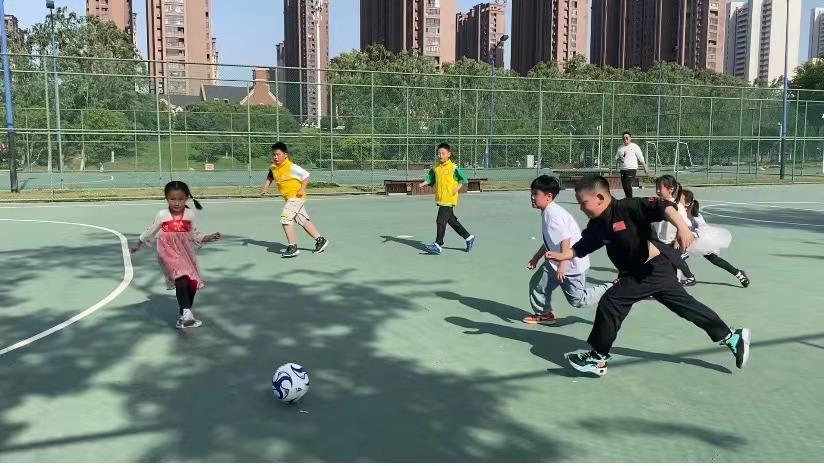 “足”梦向未来,追“球”快乐—素质公益小天使足球节开幕