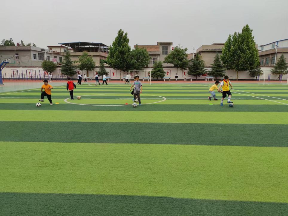 各学校开展丰富多彩的社团活动,多彩社团精彩纷呈