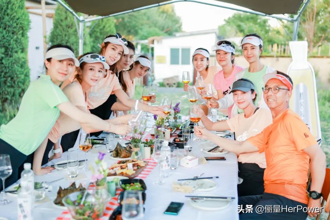 致敬美好,为“她力量”干杯|俪量×酷客联名款黄酒限量发布