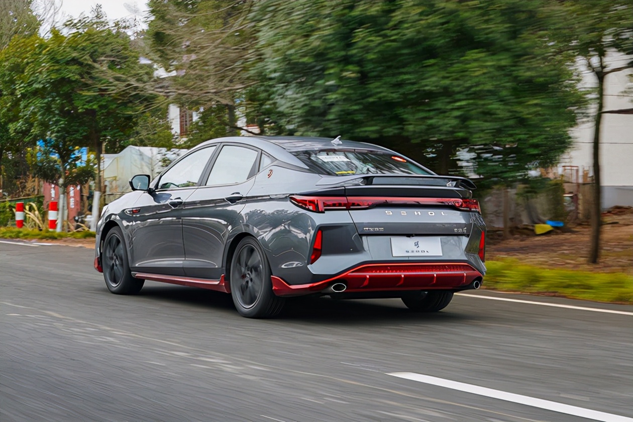 大众思皓曜2021款6座中配落地价,思皓曜和奕炫max暗夜破晓版哪个好