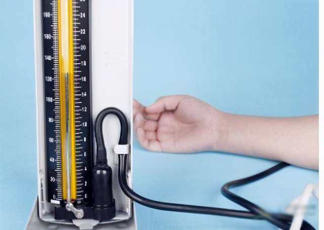 水银血压计测左臂还是右臂,水银血压计正确是量左臂还是右臂