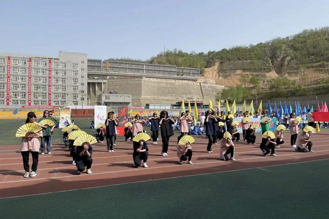 炽烈争锋看我四中宝塔高级中学第三十九届春季田径运动会开幕式