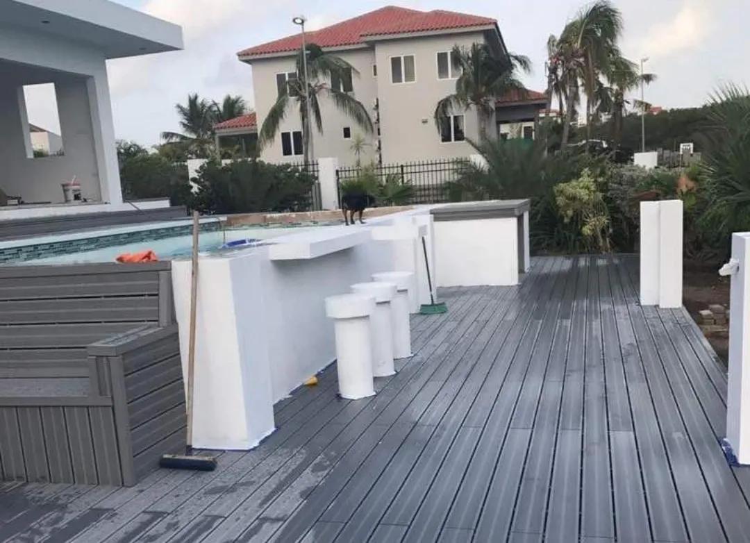 花园塑木地板选哪家品牌,小院塑木地板的缺点