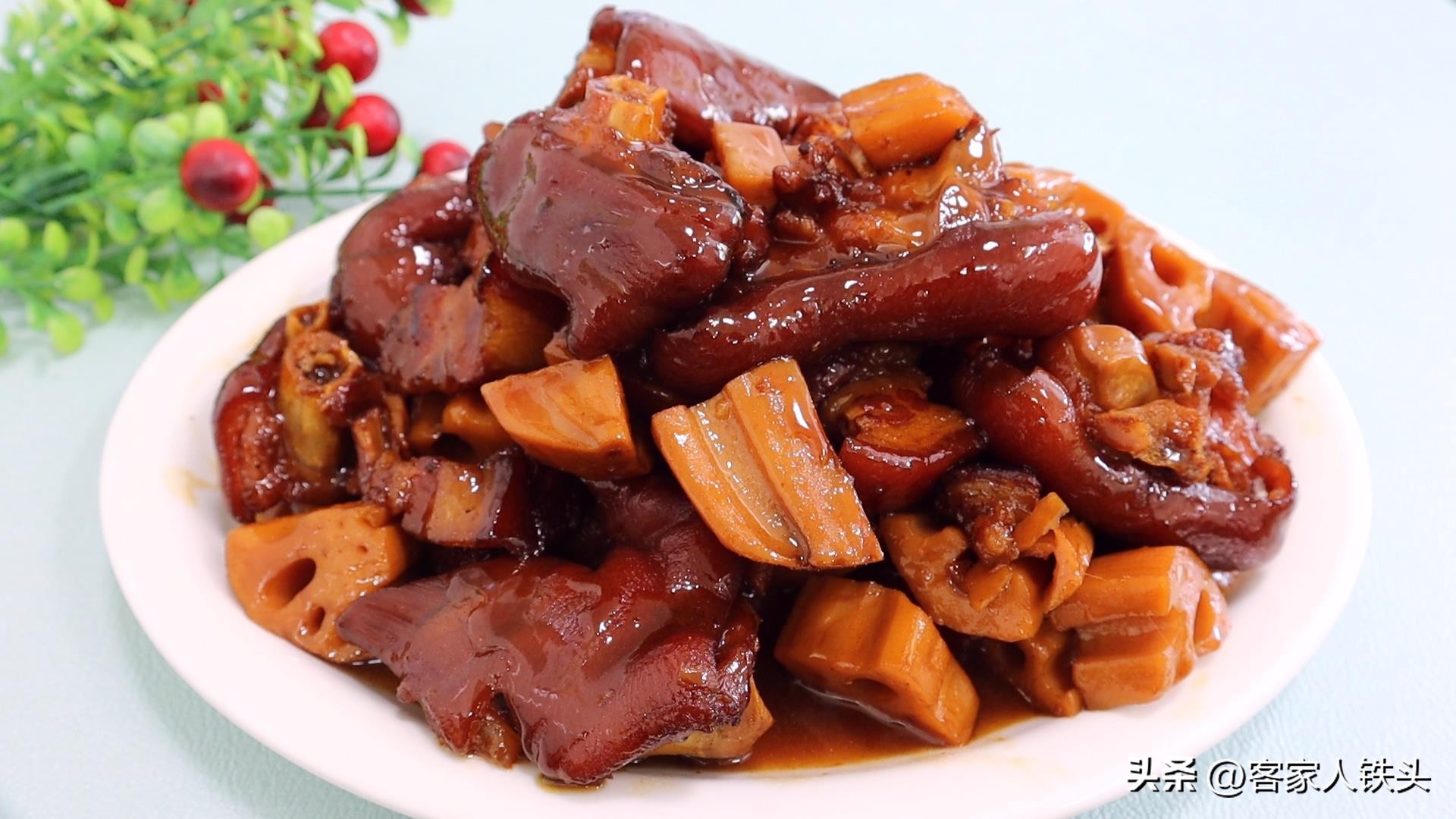 莲藕炖猪脚的家常做法大全,莲藕炖猪脚的正宗做法详细过程