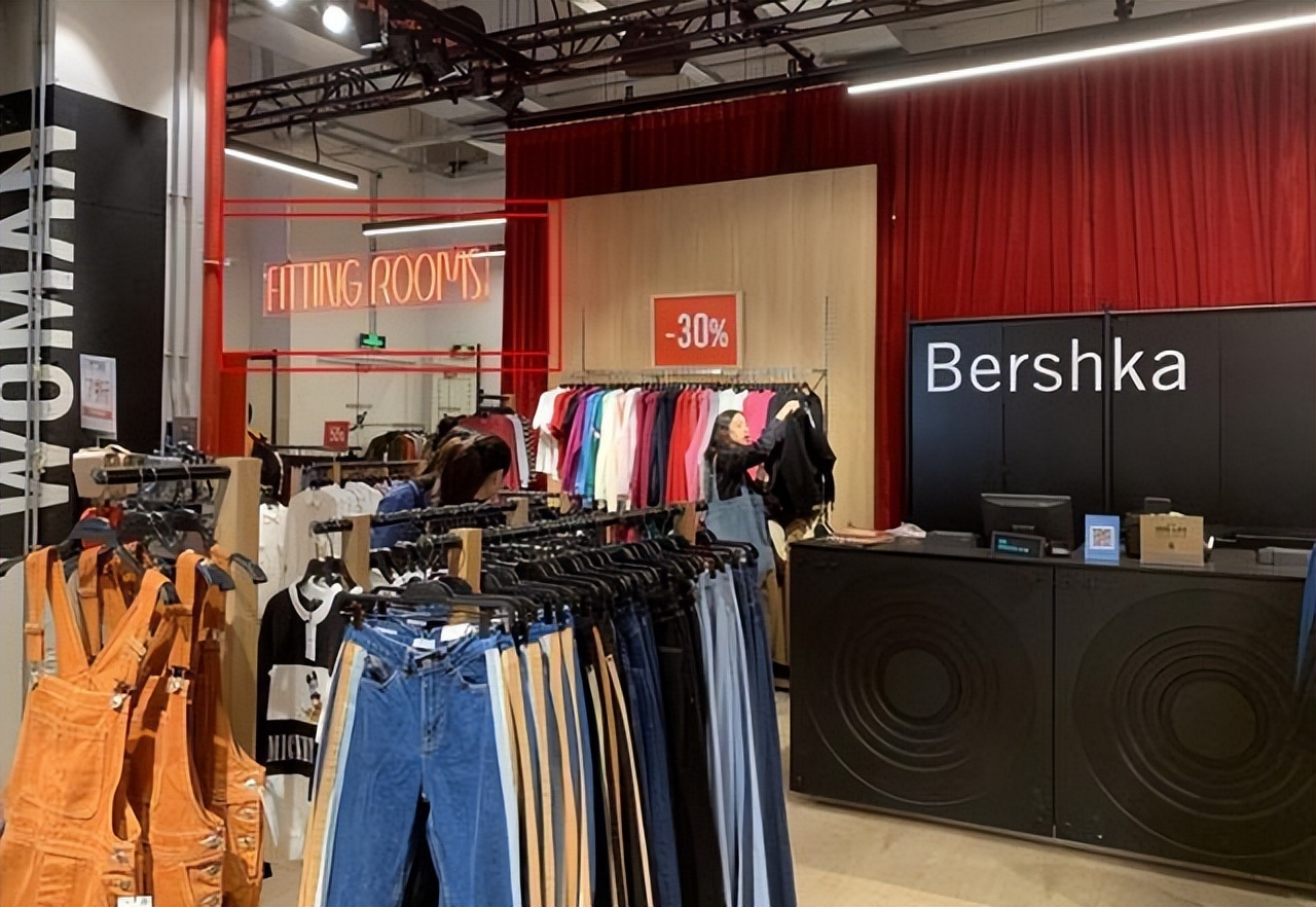 实体店遇到顾客该怎么办,实体店遇到客人买衣服退货怎么办