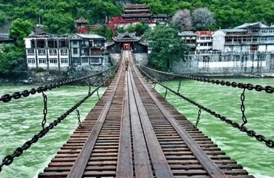 泸定铁索桥修建什么朝代,泸定桥是哪年建造的