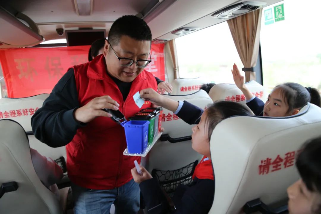 厨余垃圾餐厨垃圾处理再利用,绿色环保小记者采访