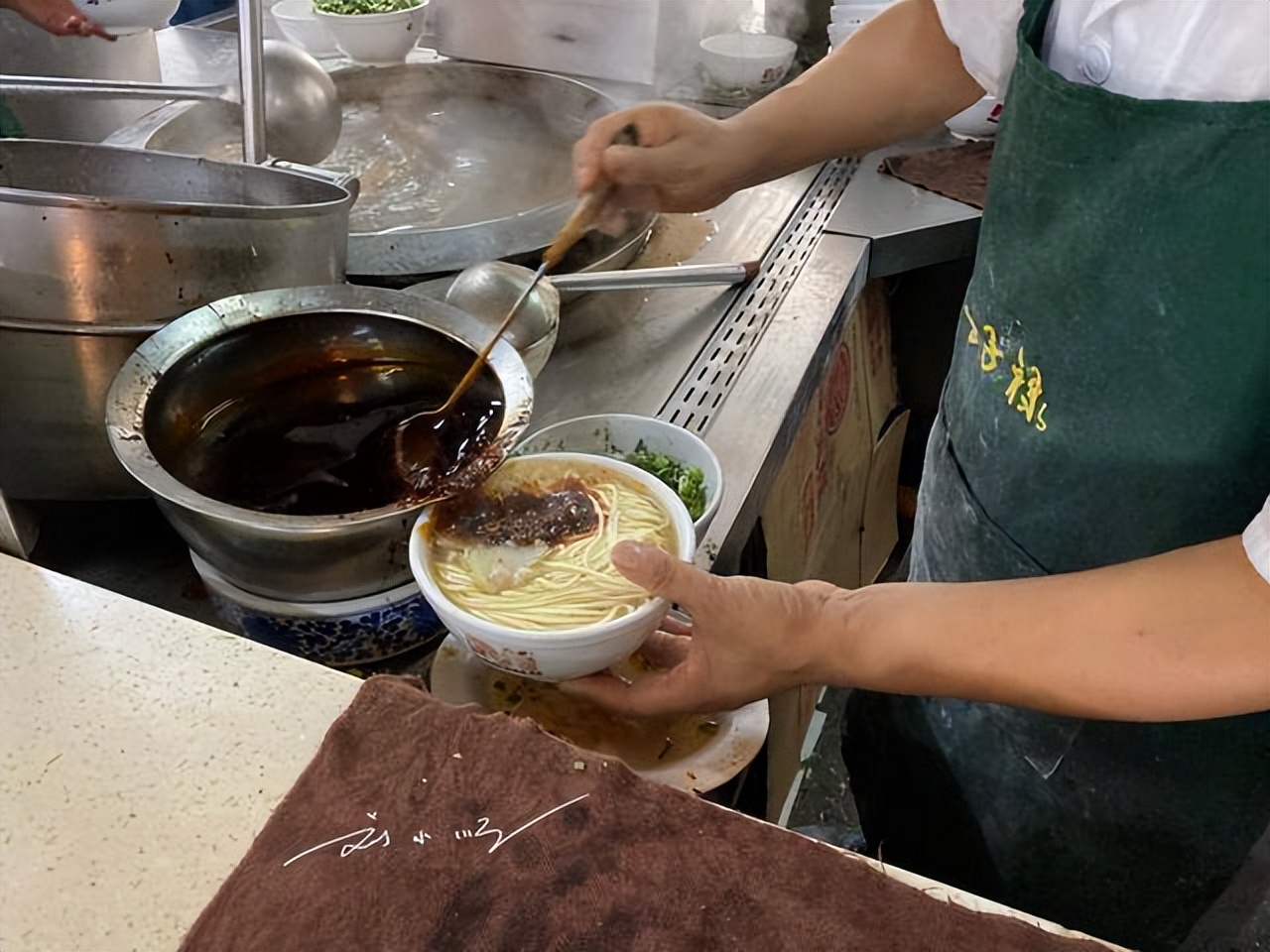 甘肃兰州最好吃的小吃,兰州牛肉面和兰州拉面到底谁好吃