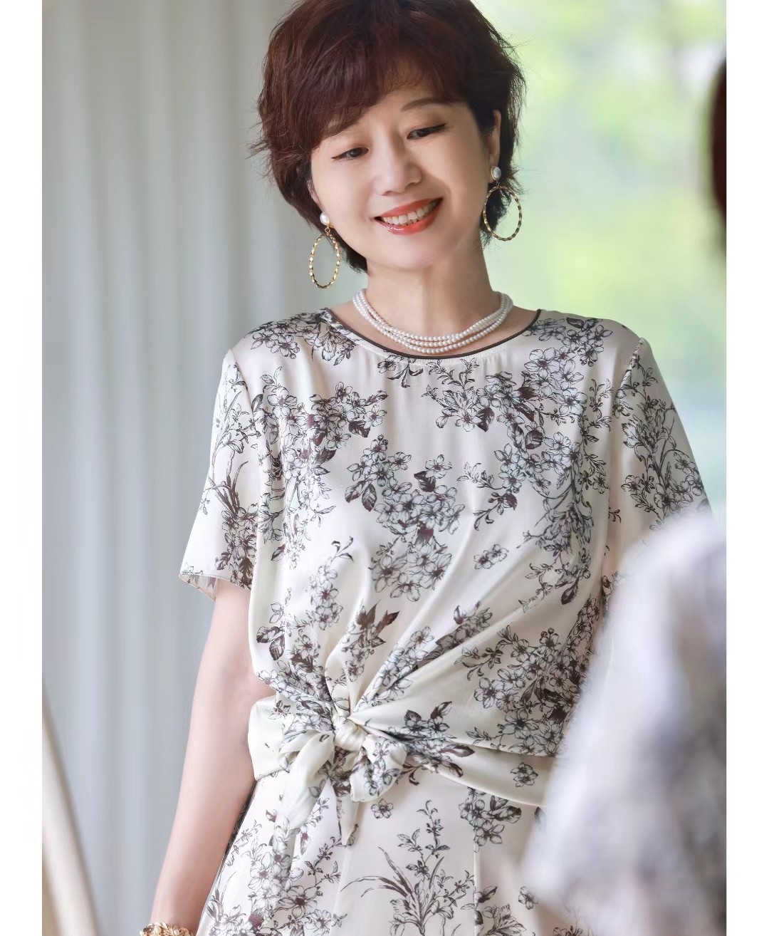 适合短发穿的气质款连衣裙,适合40岁短发女人穿的连衣裙