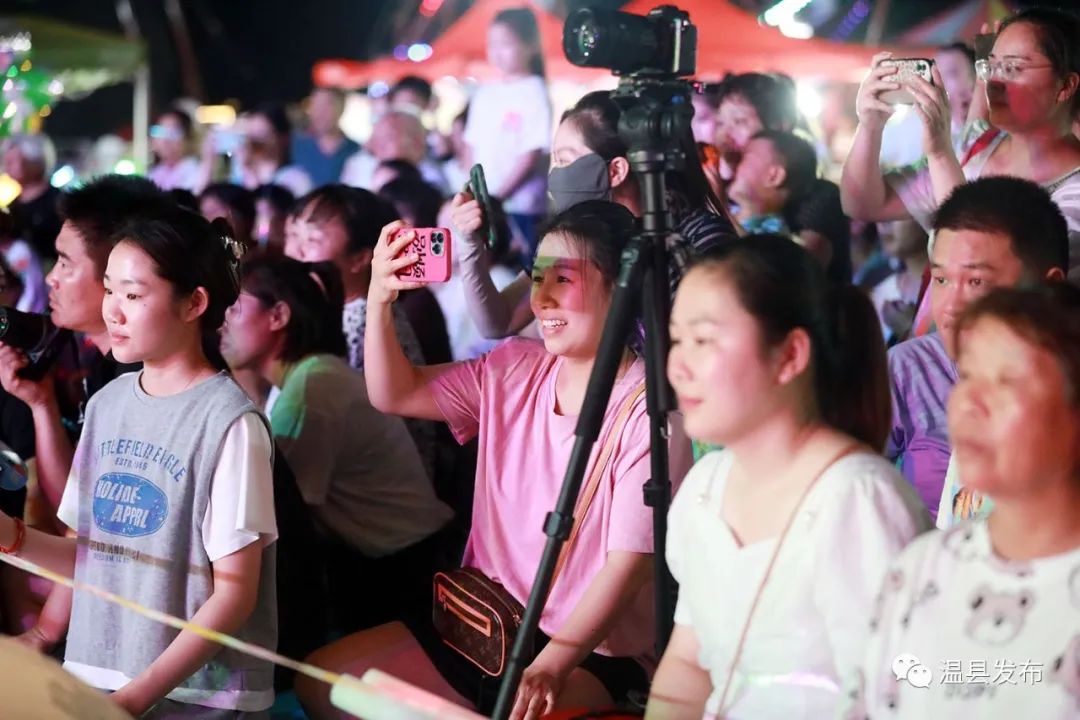 来了，当之无愧的“领舞者”！