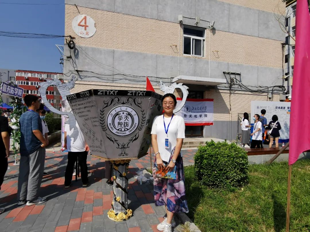 闪闪发光的勋章,闪闪发光的荣誉证书