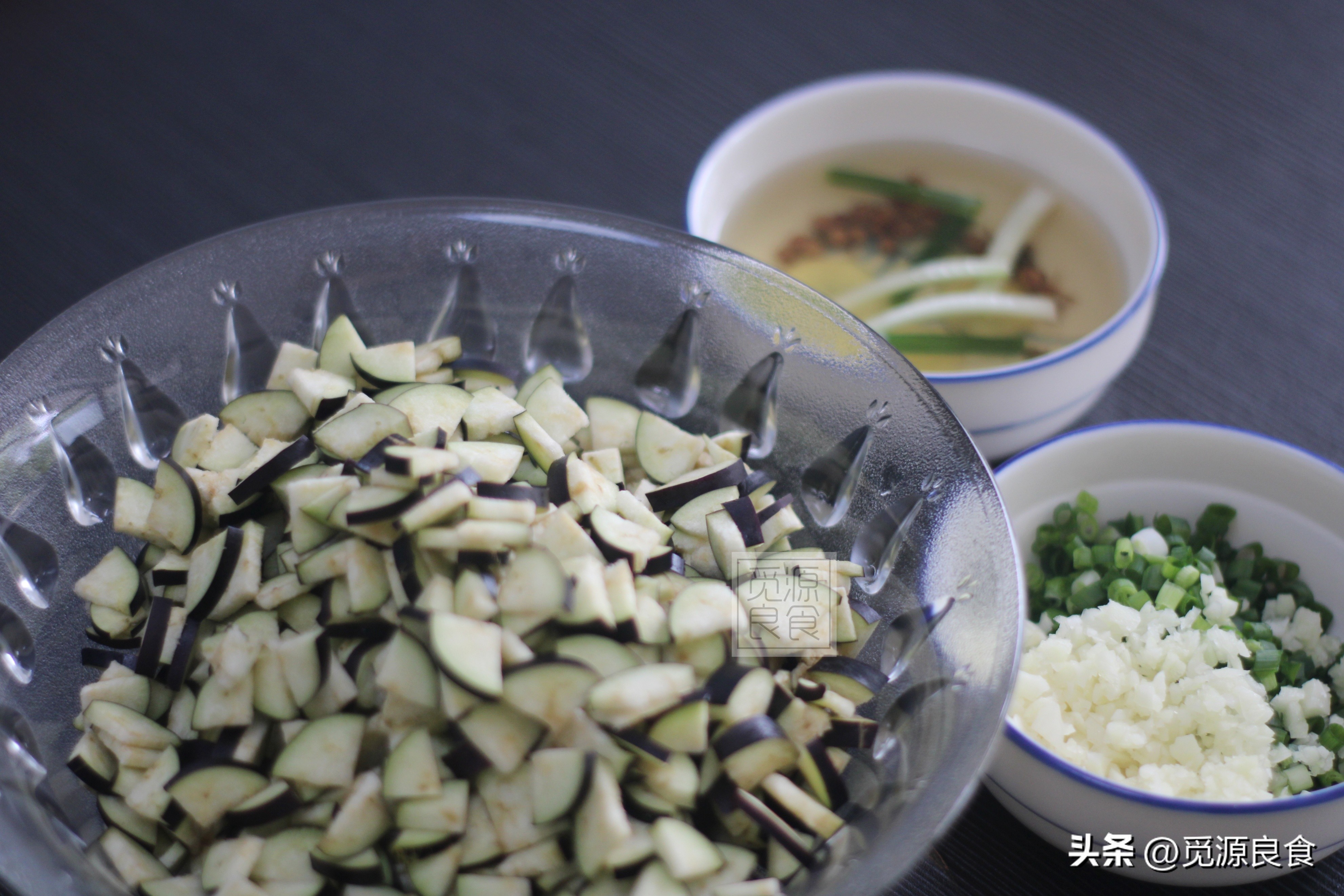 茄子韭菜鸡蛋饺子素馅的正宗做法,茄子丝瓜韭菜鸡蛋馅饺子