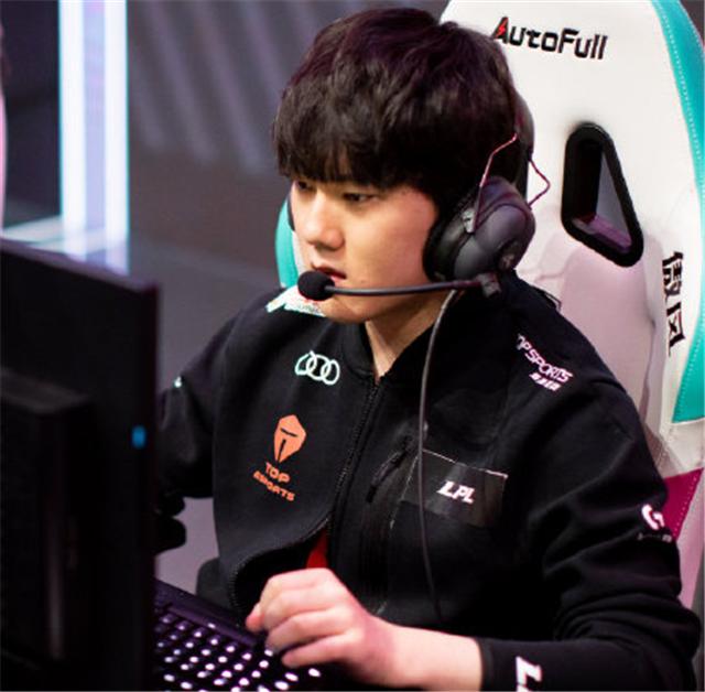 冠军中单doinb被抓,doinb单杀rookie喝水