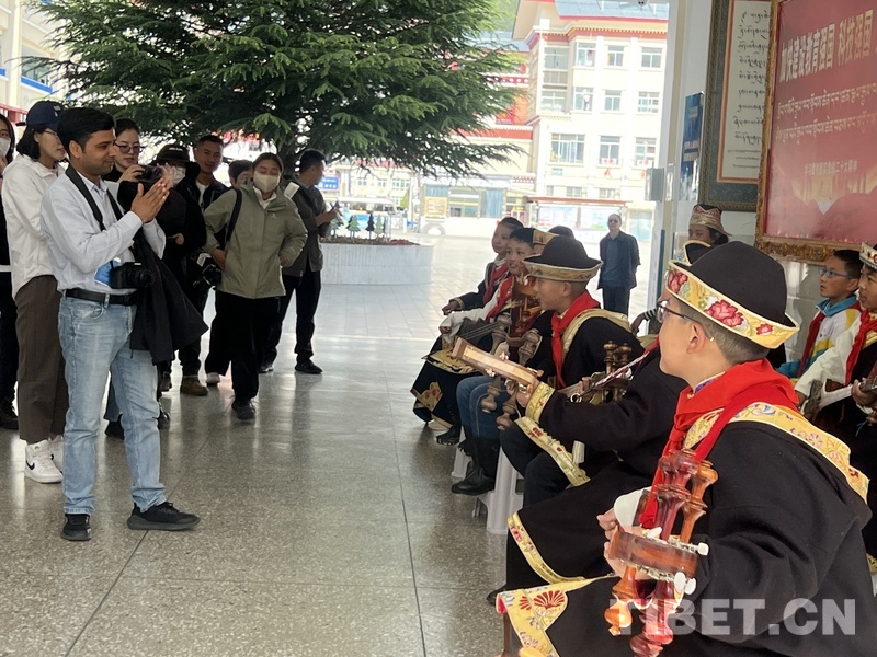 外国人学生来中国参观交流,多国驻华使节参访新疆