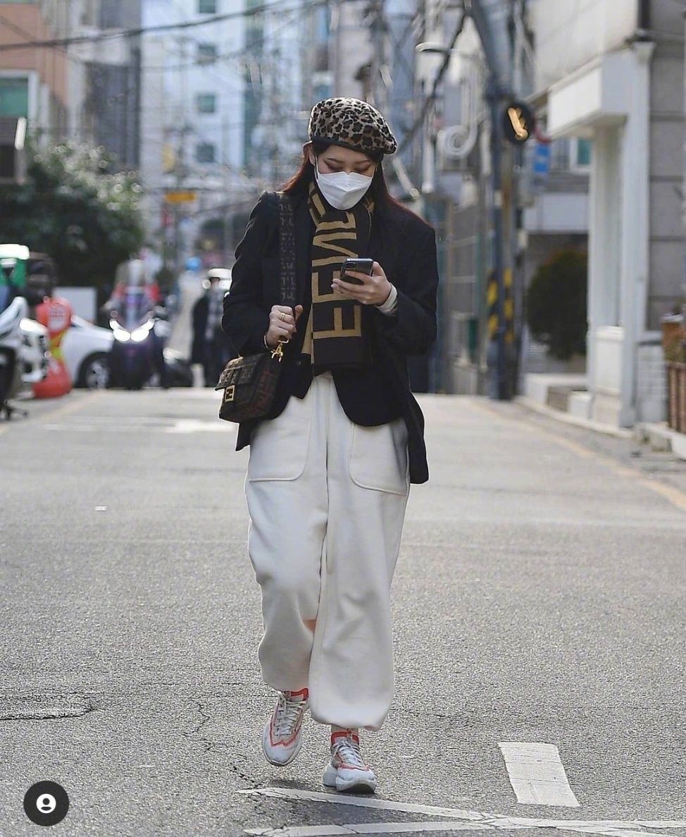 韩国女生冬天光腿不冷,韩国冬季光腿女生穿搭