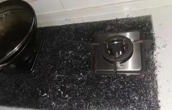 网上燃气灶和实体店质量有区别吗,燃气灶实体店和网上的质量一样吗