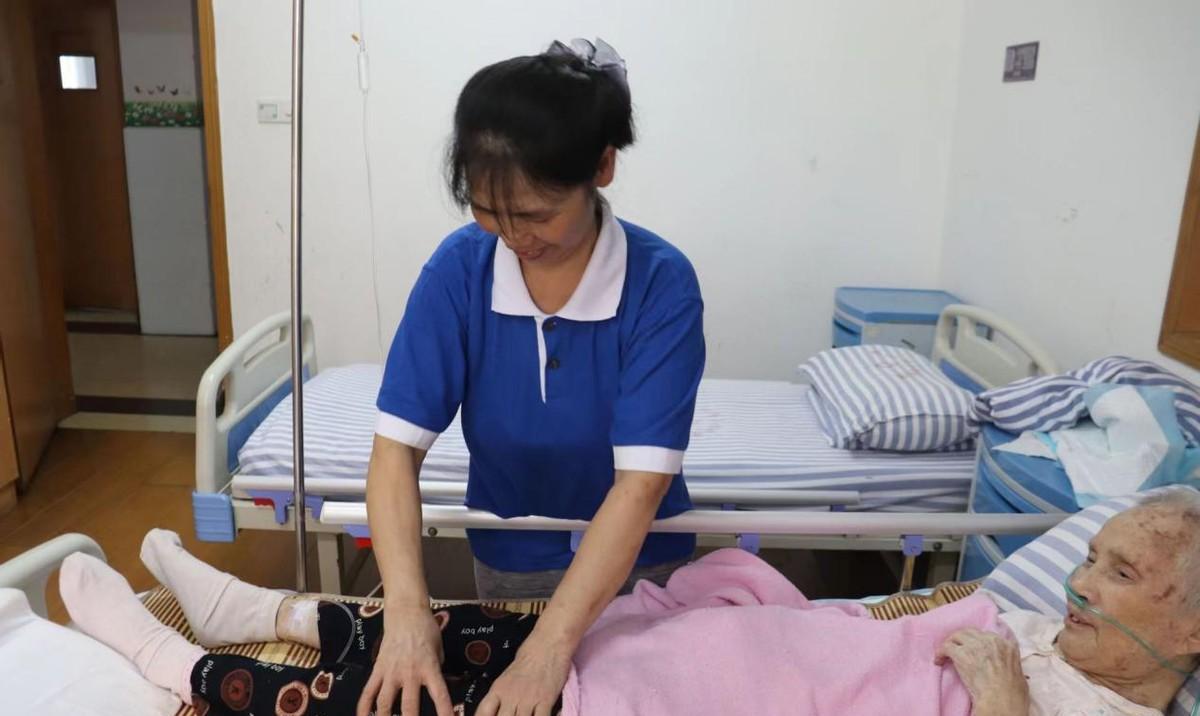 退休后才懂，别为儿女倾尽所有，要给自己留点钱养老