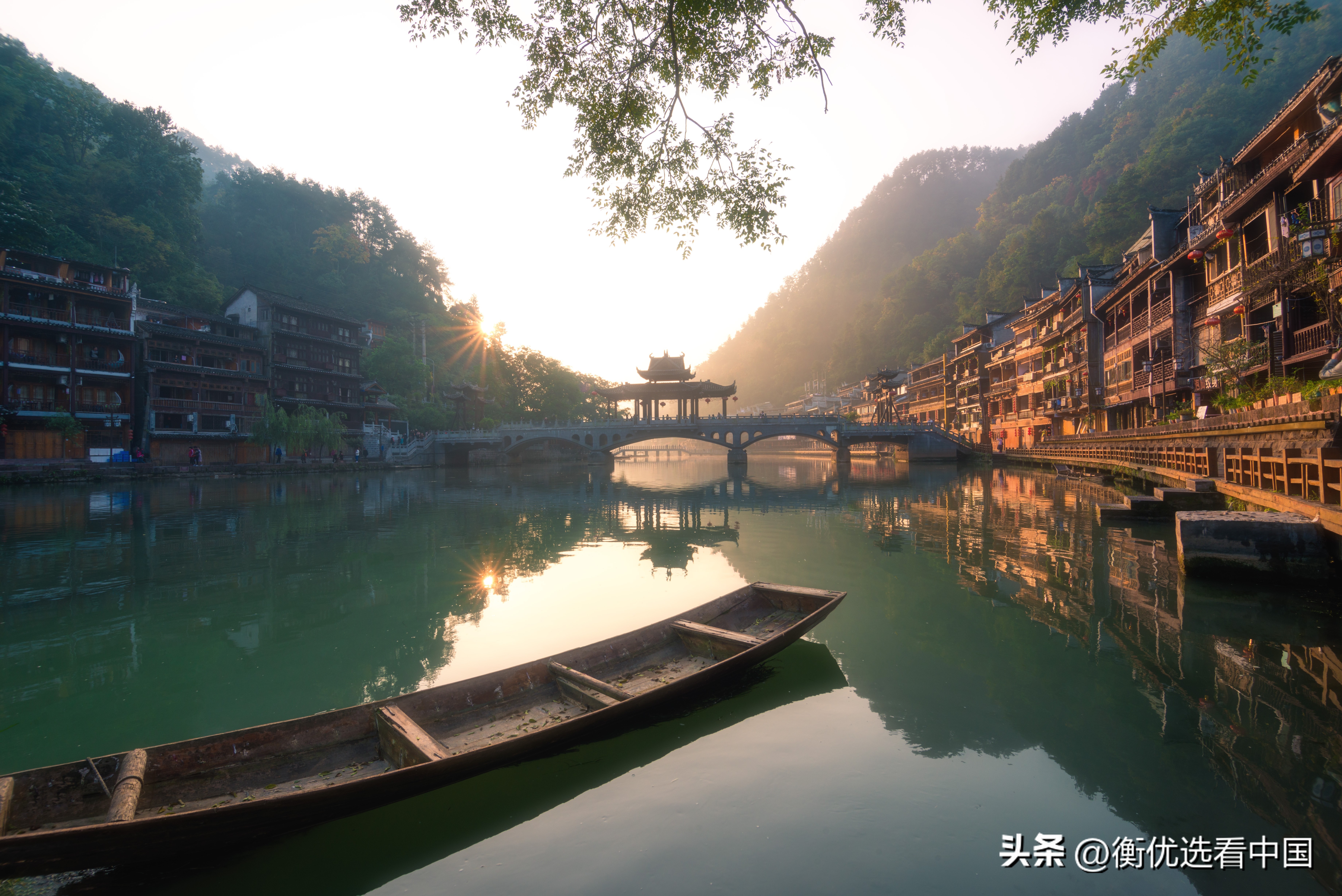 凤凰古城旅游停车避坑,凤凰古城酒吧避坑