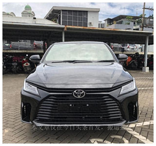 全新丰田威驰实车曝光，颇有凯美瑞的感觉，换装混合动力系统