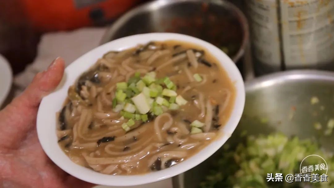 小店保持20年的特色美食,老滋味熟食小馆