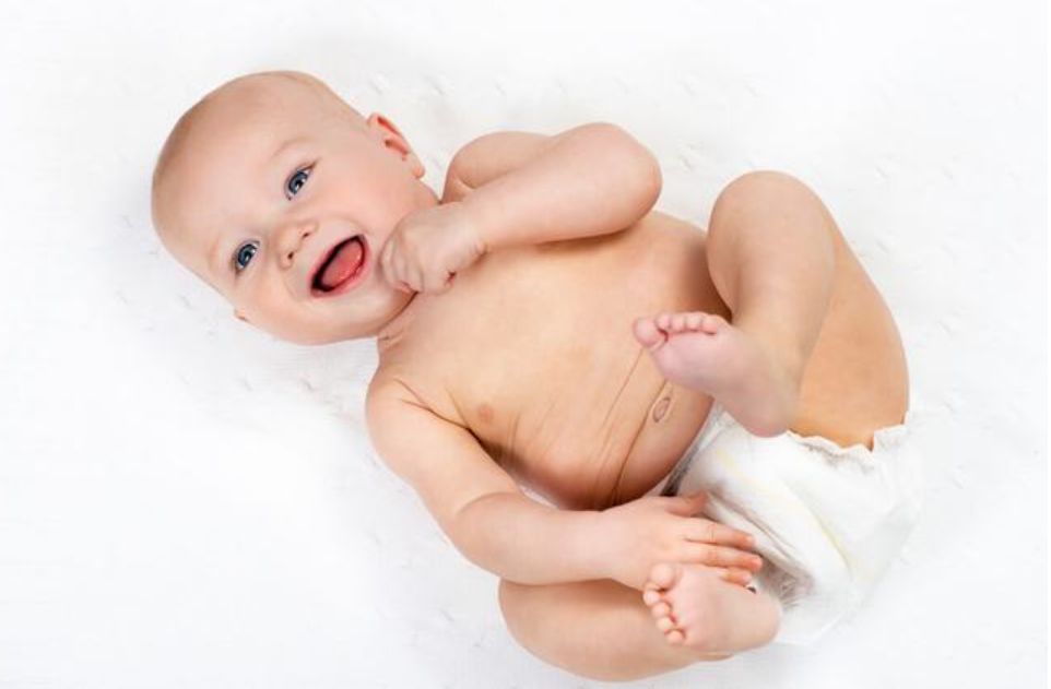 宝宝难受妈妈感同身受,百天之后宝宝还会肠胀气吗