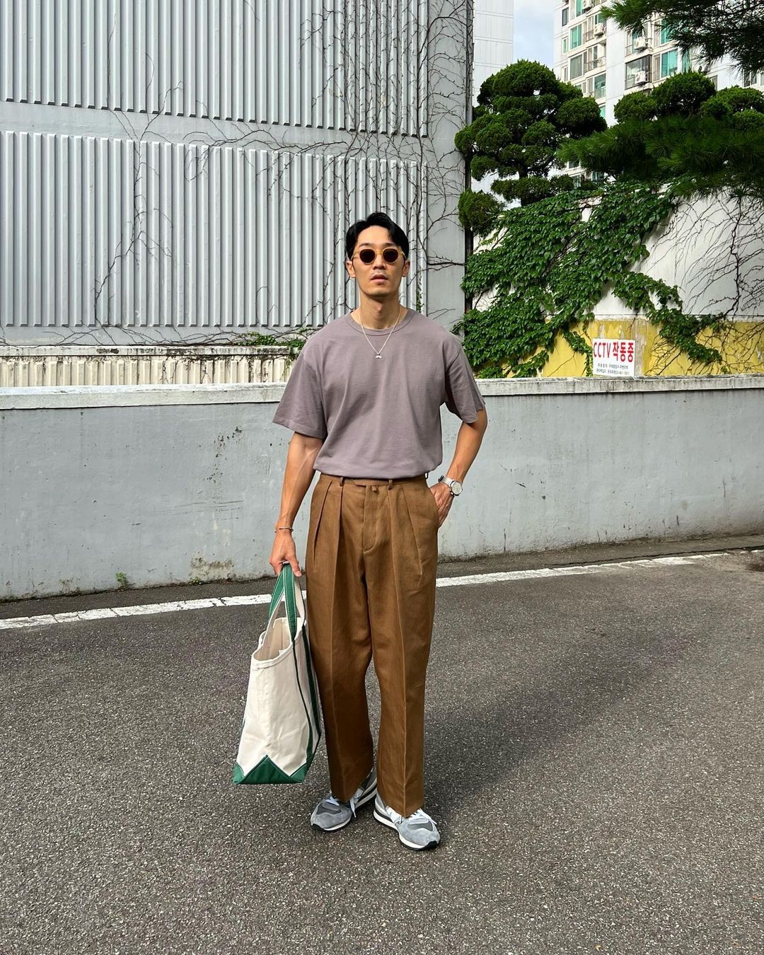 t恤搭配阔腿裤夏季无忧时尚穿搭,牛仔阔腿裤夏日穿搭