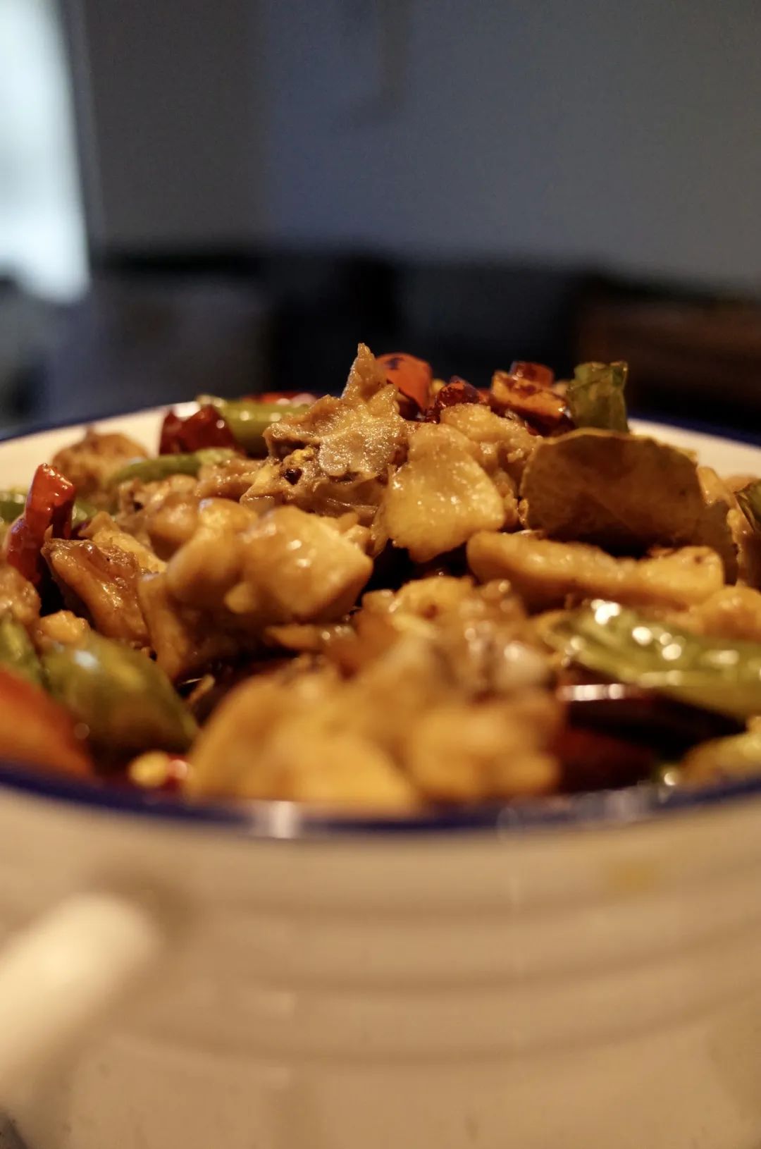 终于炒出了两锅会说自贡话的兔儿