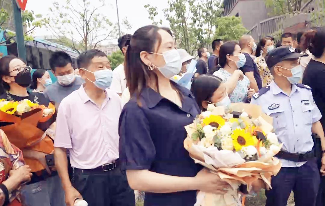 高考结束别忘了谢谢父母,高考结束后你忘得了她吗