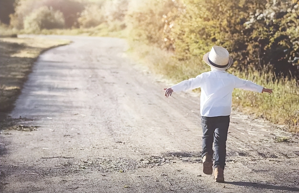 一个人走大运的秘诀,一个人走路的姿势可以看出什么