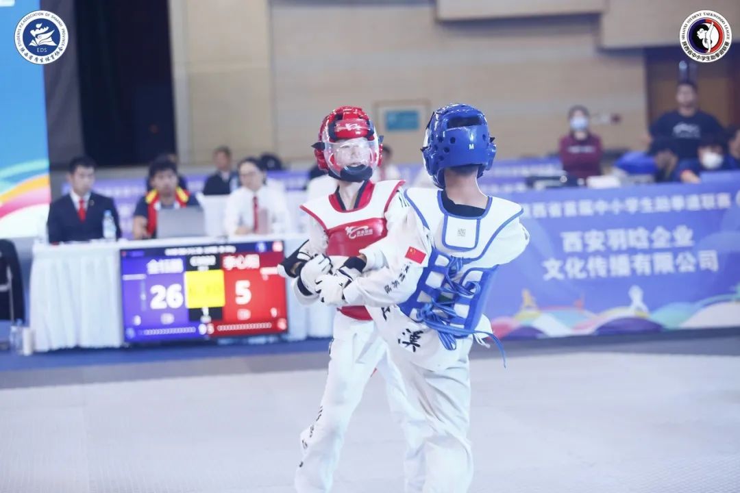 跆拳道小孩夺冠喜报,跆拳道馆比赛获奖喜报模板