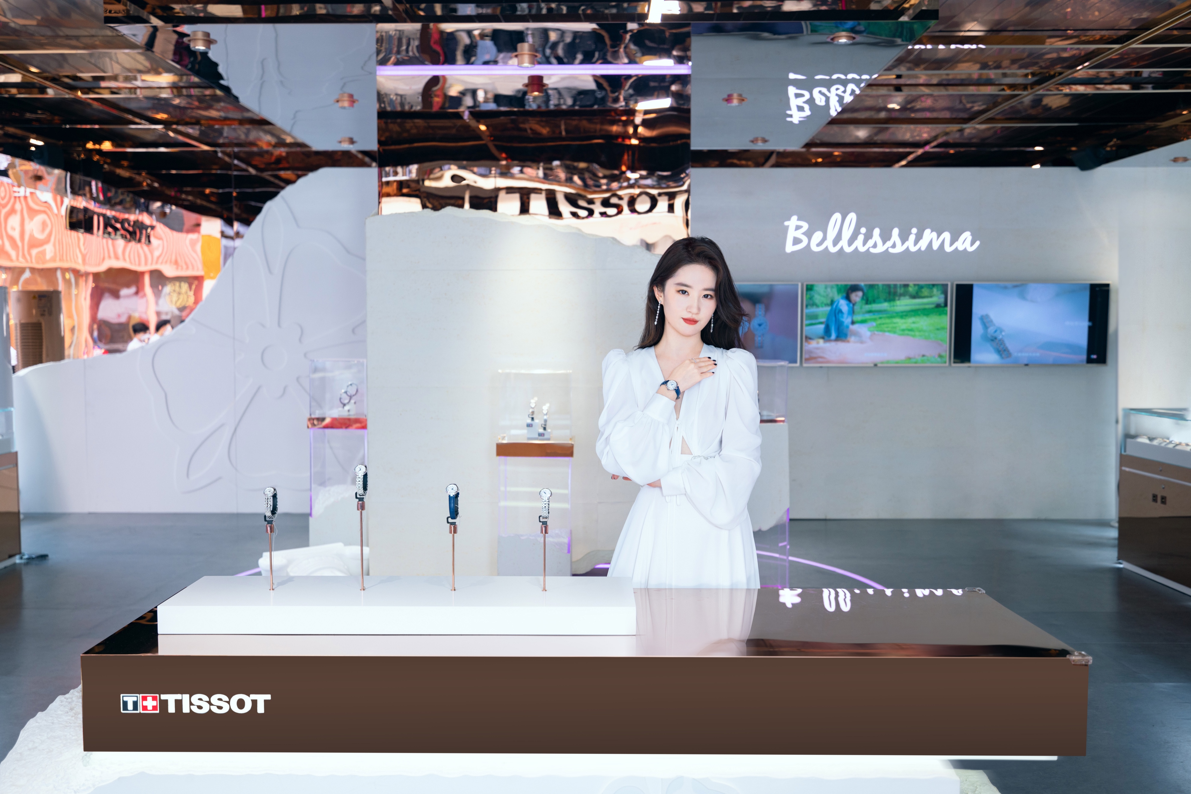 刘亦菲回武汉老家视频,刘亦菲古装合集宛如仙女下凡