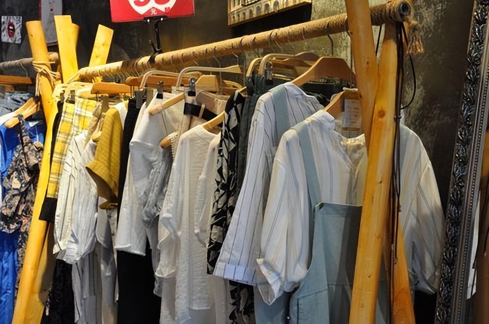 人到中年为什么越来越不舍得花钱,人到中年什么都需要钱